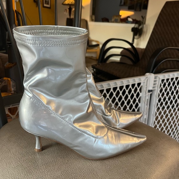Urban Outfitters silver boots - Picture 1 of 3